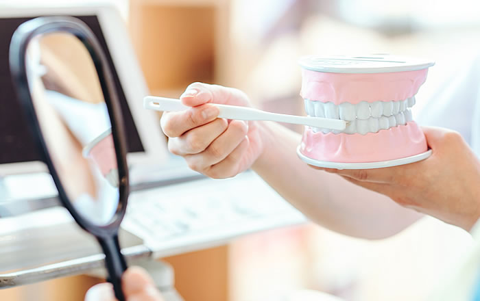ポラリス歯科・矯正歯科では、患者さんの大切な歯を守るために、予防歯科・メンテナンスを重視し、正しい歯磨きの方法や、生活習慣についても丁寧にアドバイスいたします。