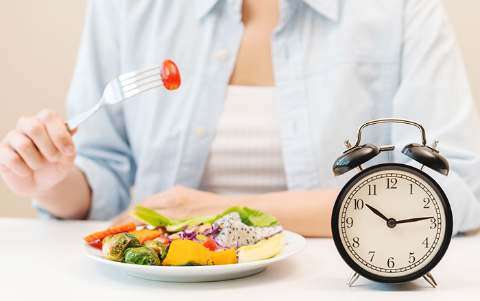 食事の時間を決めてだらだら食べない