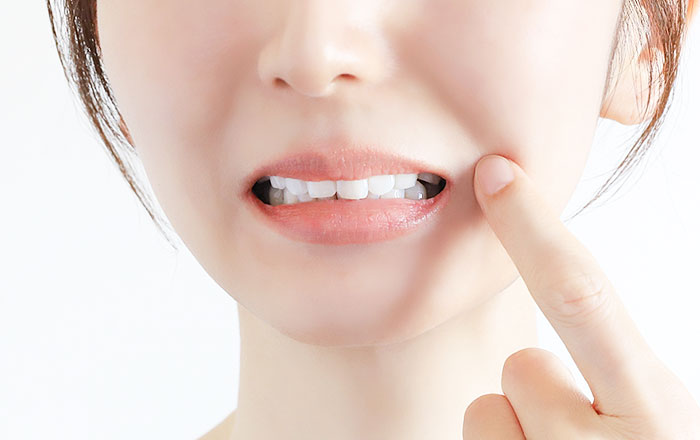 ホワイトニングで「しみる」原因と対処法