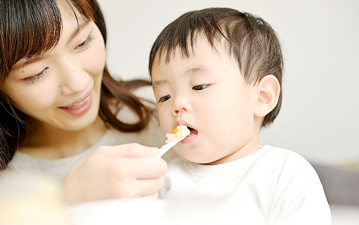 親の虫歯菌・歯周病菌が家族にうつる仕組み