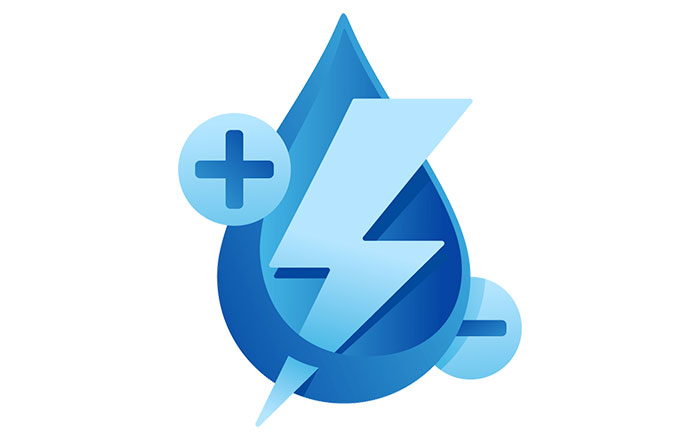 唾液が電解質となってイオン化傾向の異なる金属間で電流が生じる