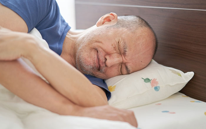 寝ている間の歯ぎしり・食いしばり