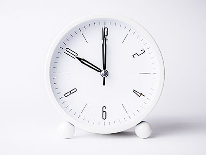 歯の痛み方が時間帯で変わるのはなぜ？～原因と応急処置について解説