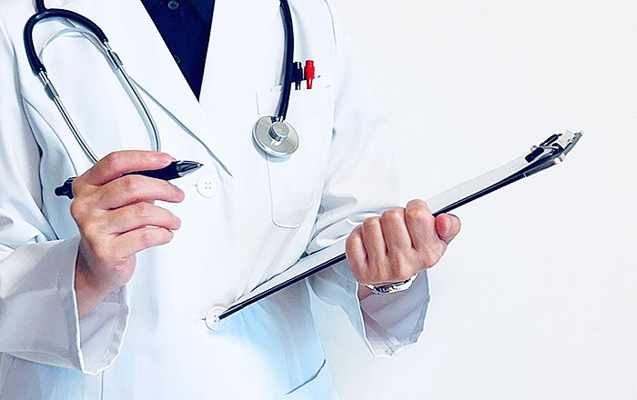 化学熱傷が疑われる場合は、軽そうに思われても必ず医療機関を受診してください。