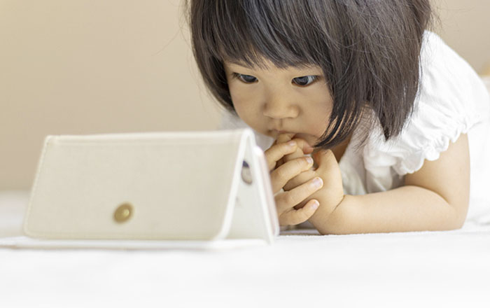 スマートフォンとの距離に注意