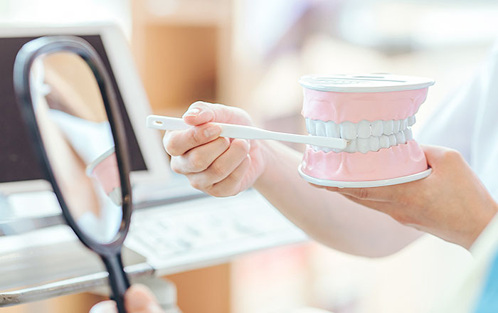 NCCLを防ぐには？：正しい歯磨き方法を身につける