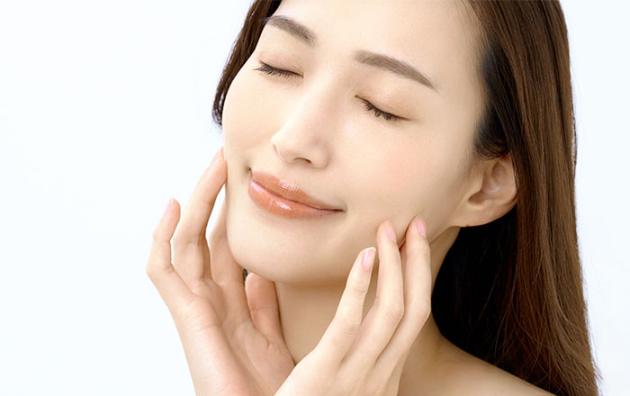 若返りホルモン「パロチン」とは？口元から若さを保つ、唾液の力とその増やし方